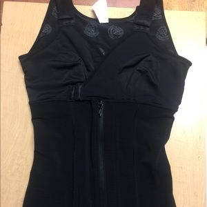 This is a waist trainer.